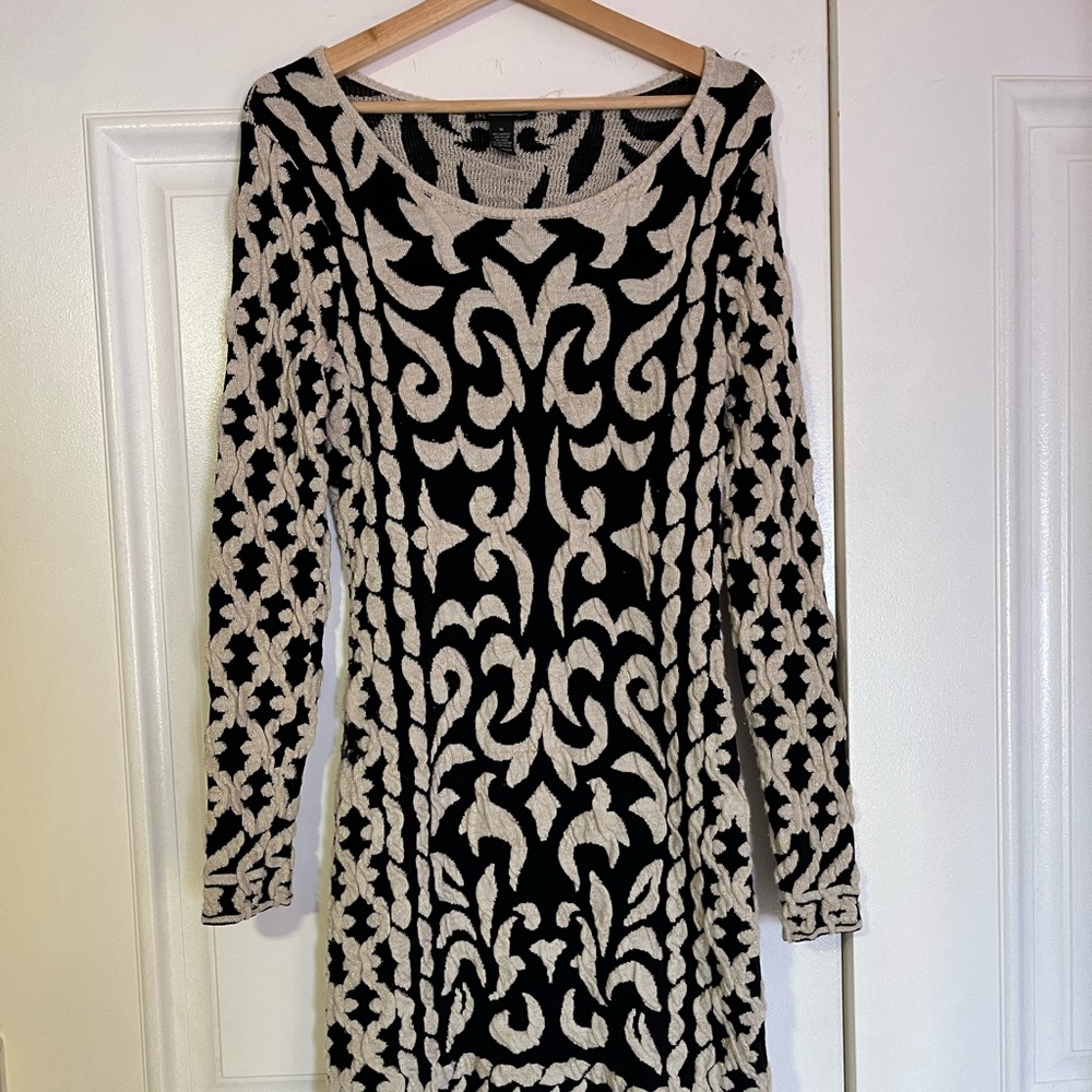 Elegant Black and Cream Patterned Dress